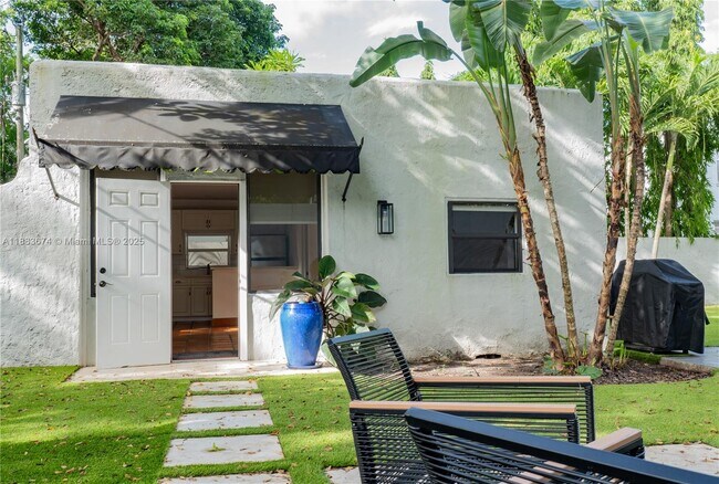 Building Photo - 5938 NE 5th Ave