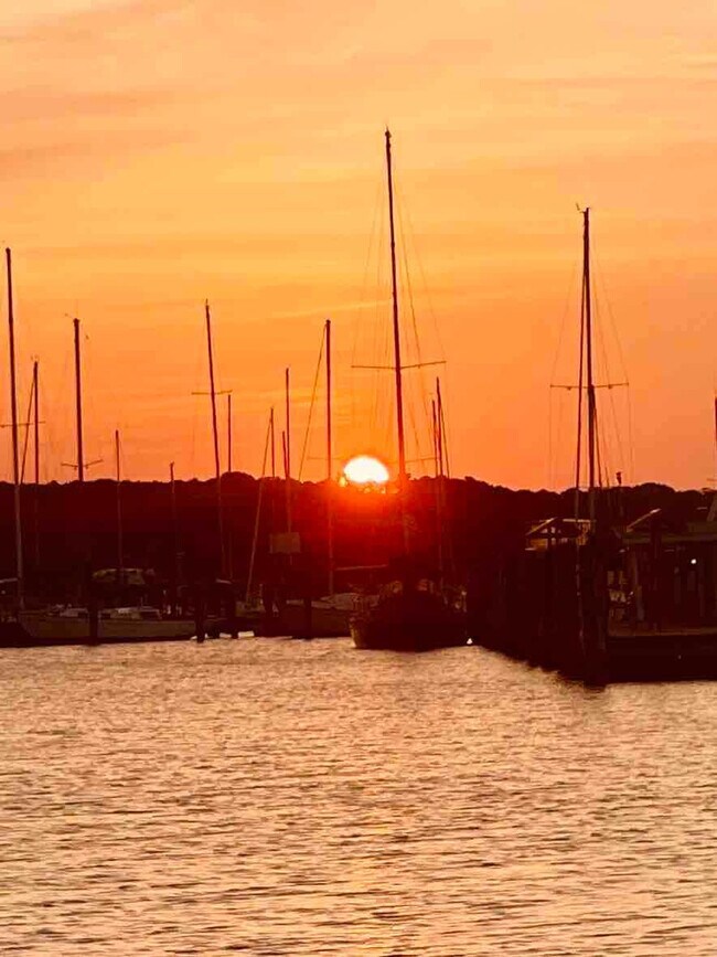 Building Photo - 14386 Calvert St