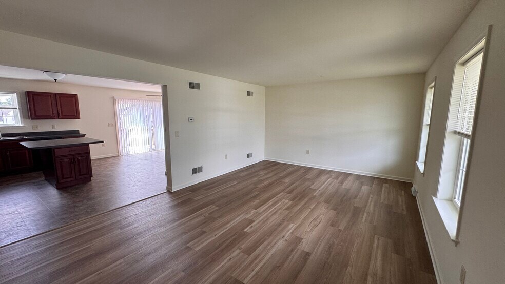 Building Photo - 250 Limestone Dr