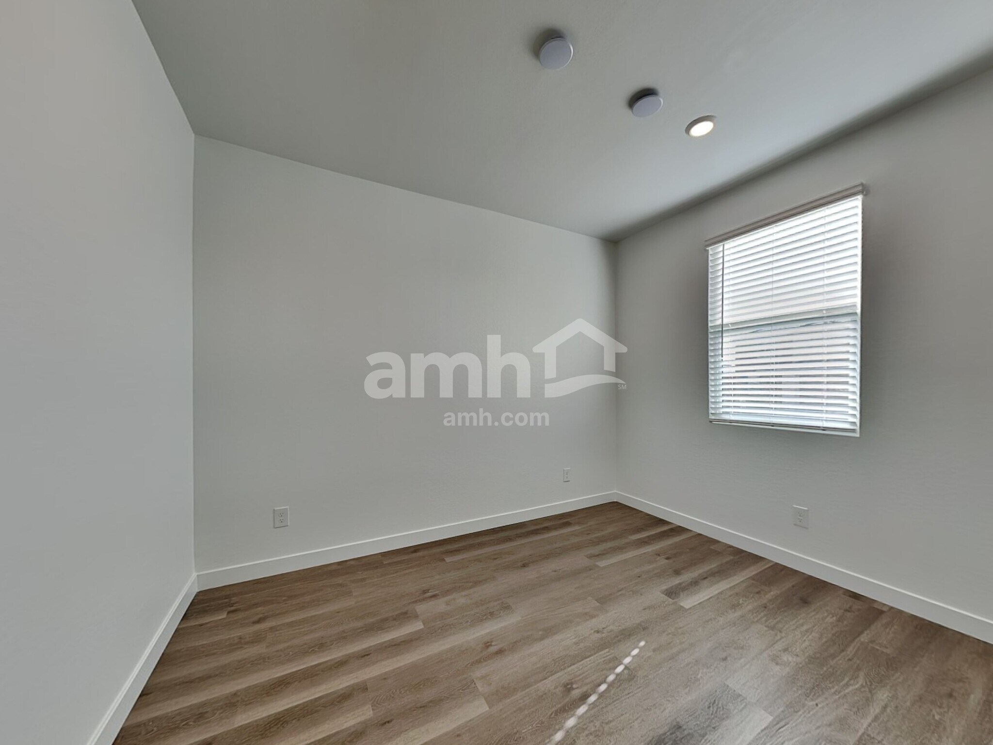 Building Photo - 20177 W Thomas Rd