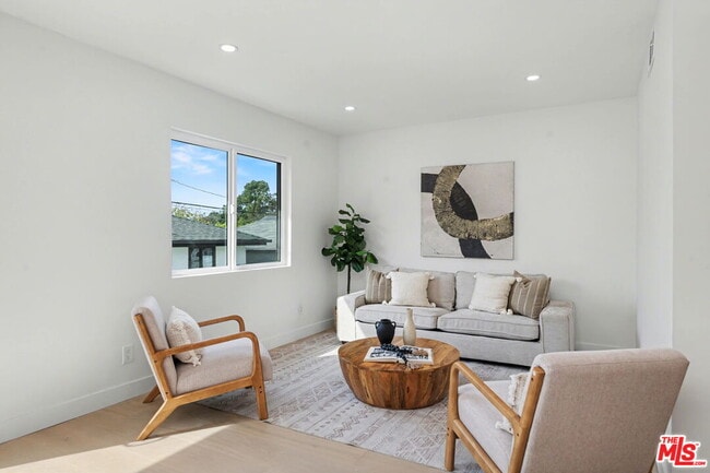 Building Photo - 2831 Overland Ave