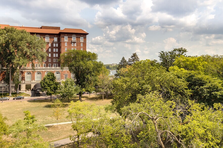 View of lake from living room and balcony - 2928 Dean Pky