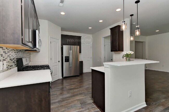 Building Photo - Sought-after 3BR/2.5BA Townhome in Desirab...