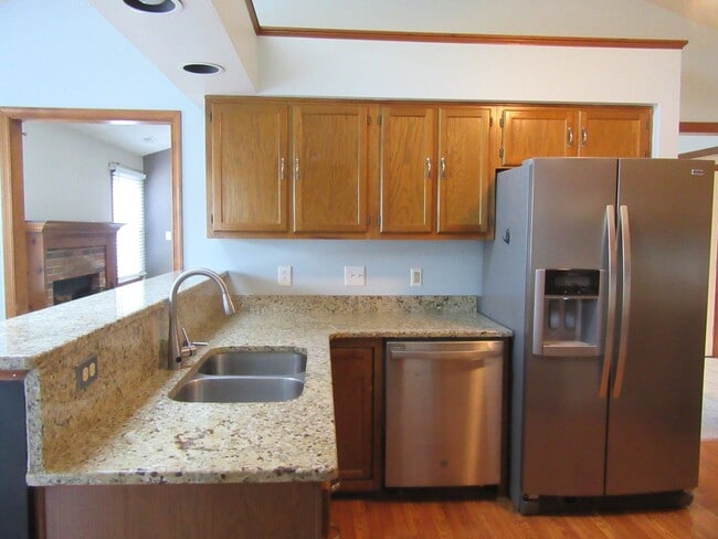 Building Photo - Deep Creek