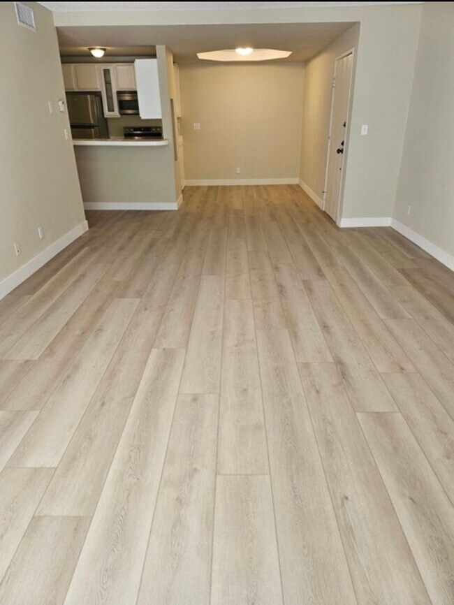 Building Photo - One Bedroom One bath at fabulous Horn Plaza above Sunset Blvd. in West Hollywood.