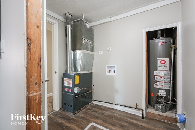 Building Photo - 415 E Courtland St