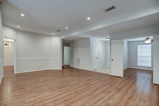 Building Photo - 179 Sandpebble Dr