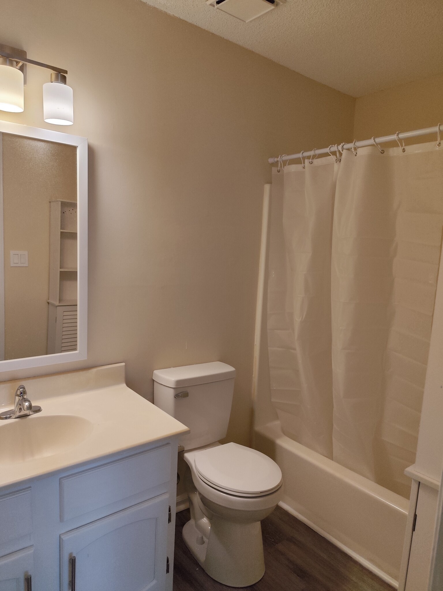 Building Photo - 306 76th Ave N