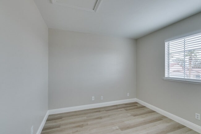 Building Photo - Upgraded 3bedroom house near Buffalo and Washington with easy access to Summerlin Pkwy.