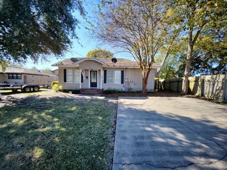 Building Photo - 4515 Lincoln Ave