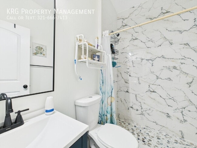 Building Photo - 2632 NE 27th St