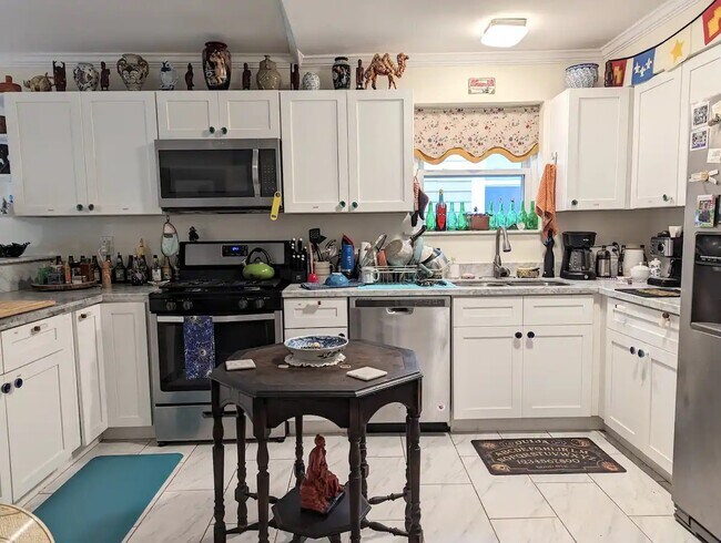kitchen - 1773 Rousselin Dr