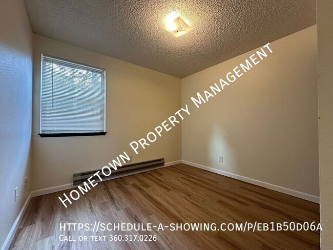 Building Photo - Updated 2 Bedroom Apartment with View of P...