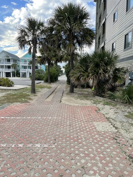 Building Photo - 415 10th Ave S