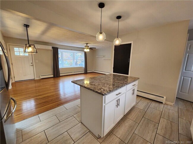 Building Photo - 24 Savi Ave