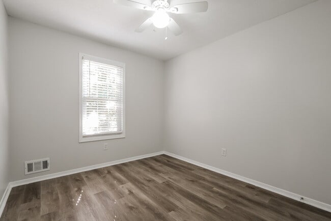 Building Photo - 895 Highland Terrace NE