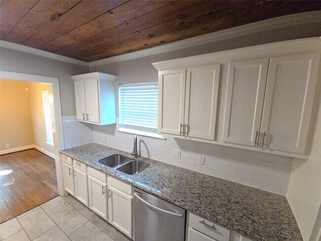 Building Photo - 210 Olive Ave