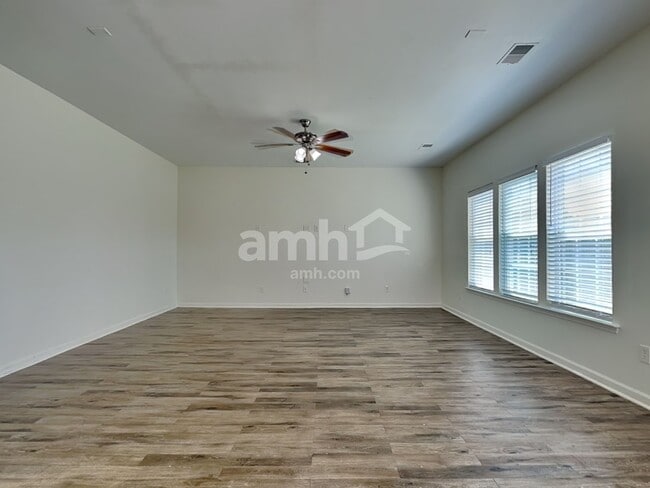 Building Photo - 407 Pine Hill Ln