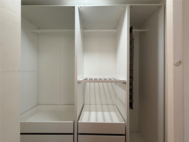 Building Photo - 1701 SW 13th Ct