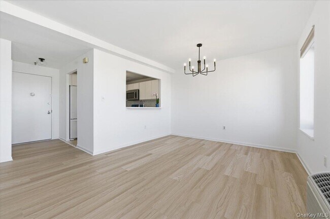 Building Photo - 100 W Broadway