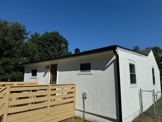 Building Photo - Fully Furnished home in Lee's Summit!