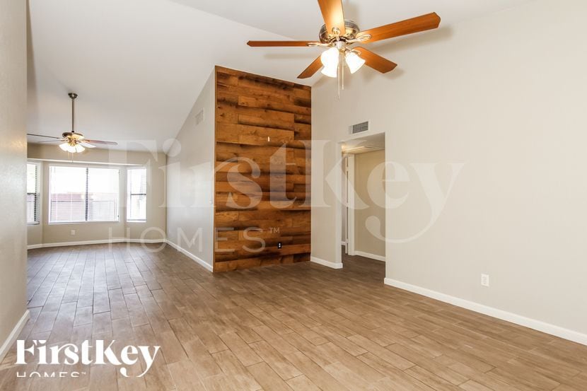Building Photo - 4237 W Grovers Ave