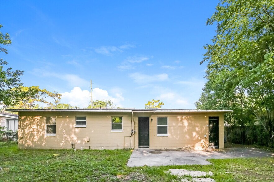Building Photo - 2919 Holly Point Dr
