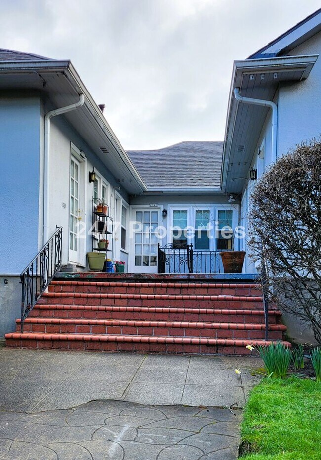 Building Photo - Vintage 1 BD | 1 BA Apartment in the Heart of Hawthorne/Belmont
