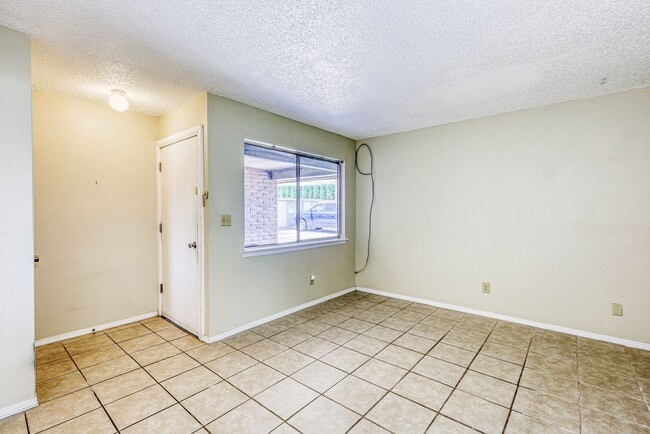 Building Photo - Beautiful 2 bed - 1 baths apartment  part ...