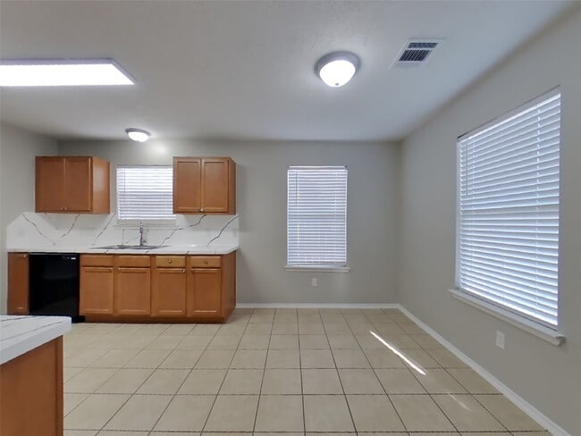 Building Photo - 7215 Lazy Summer Ct