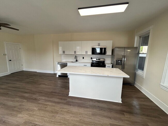 Building Photo - 423 Righter St