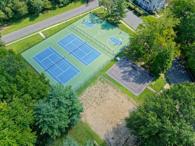 Building Photo - 96 Versailles Ct