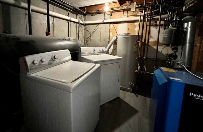 Building Photo - 22 River Bend Cir