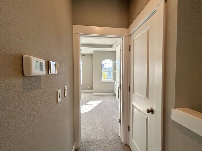 Building Photo - Luxury and Convenience Awaits in this Stunning 3 Bedroom, 2.5 Bathroom House with Abundant Parkin...