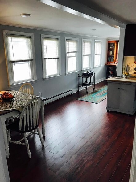 Building Photo - 318 School St