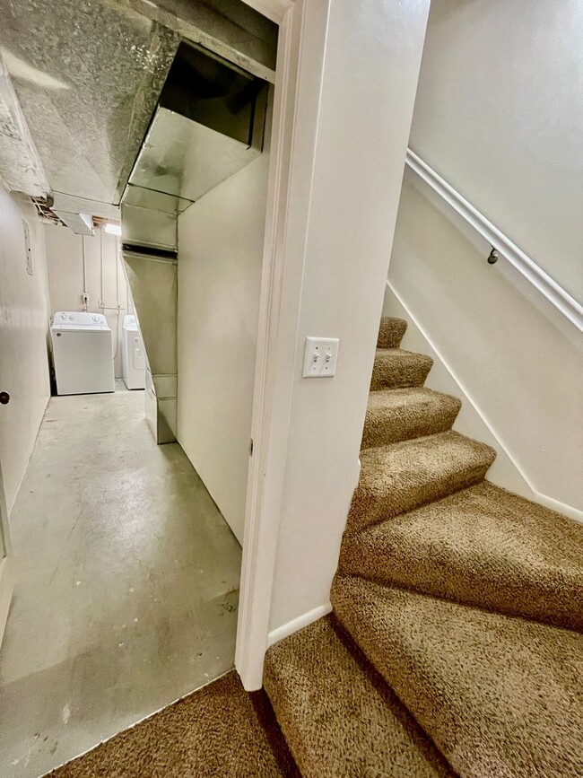 Building Photo - Updated 3-BR Tri-Level Townhome with Walk-...