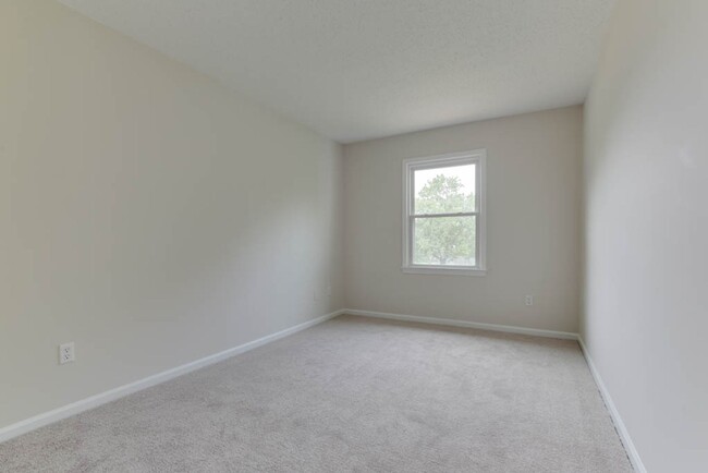 Building Photo - 1121 Nipigon Ct