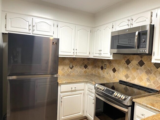 Building Photo - 5400 Park Ave