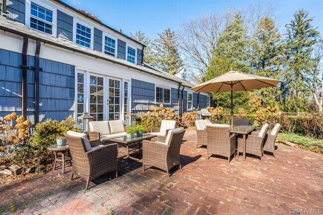 Building Photo - 110 Hegemans Ln