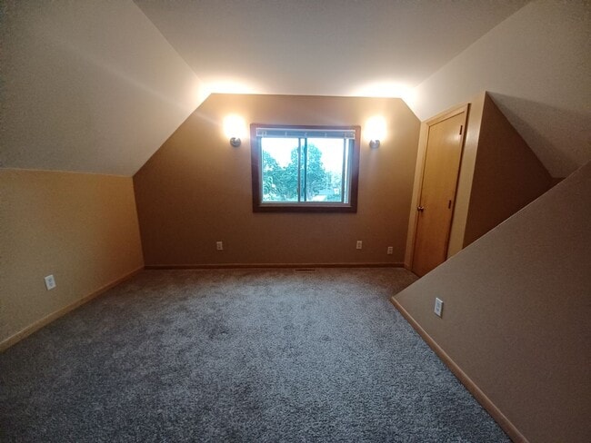 Building Photo - 409 Fairview Ave N