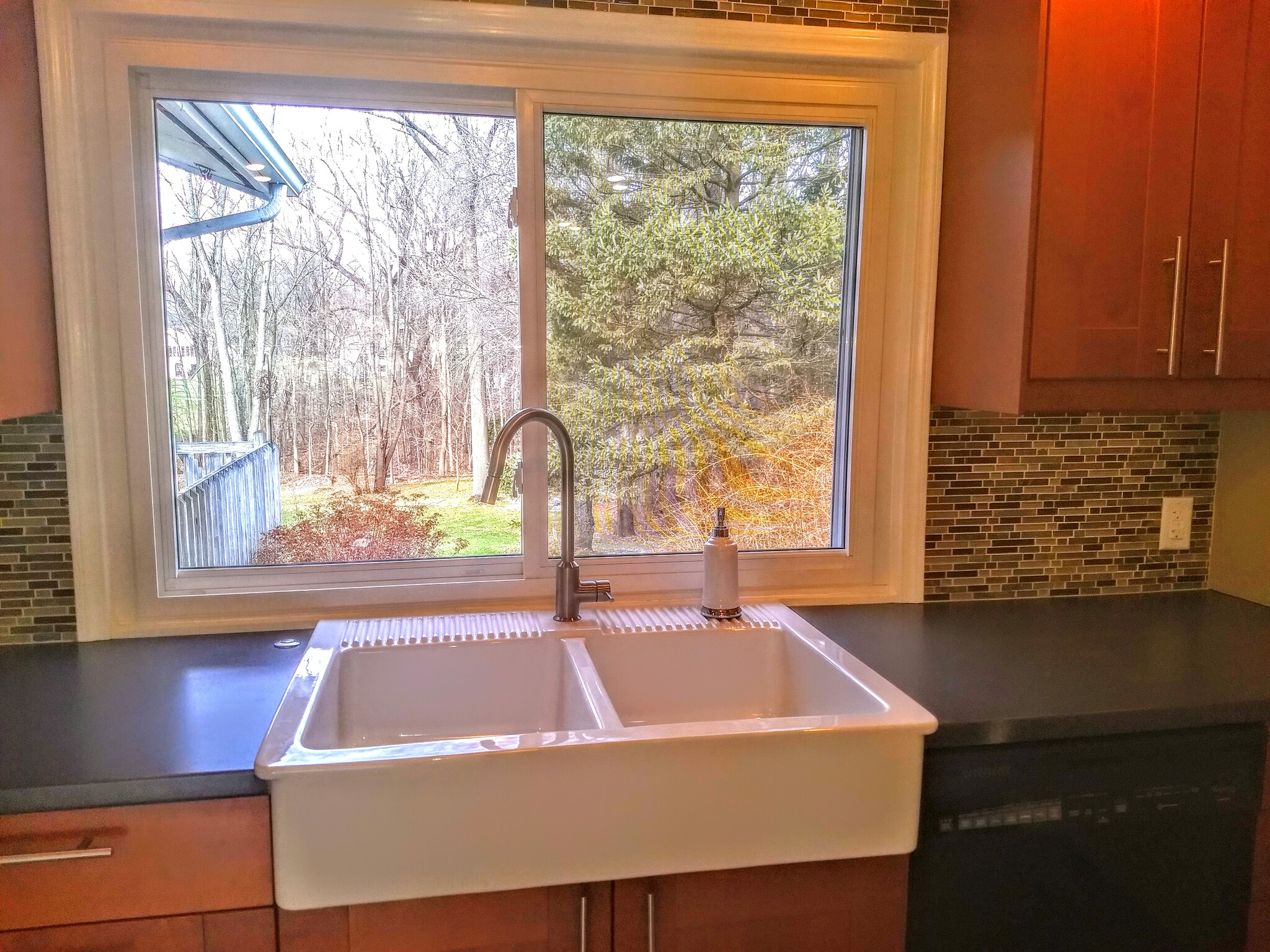 Farmhouse sink with view - 16351 Petro Dr