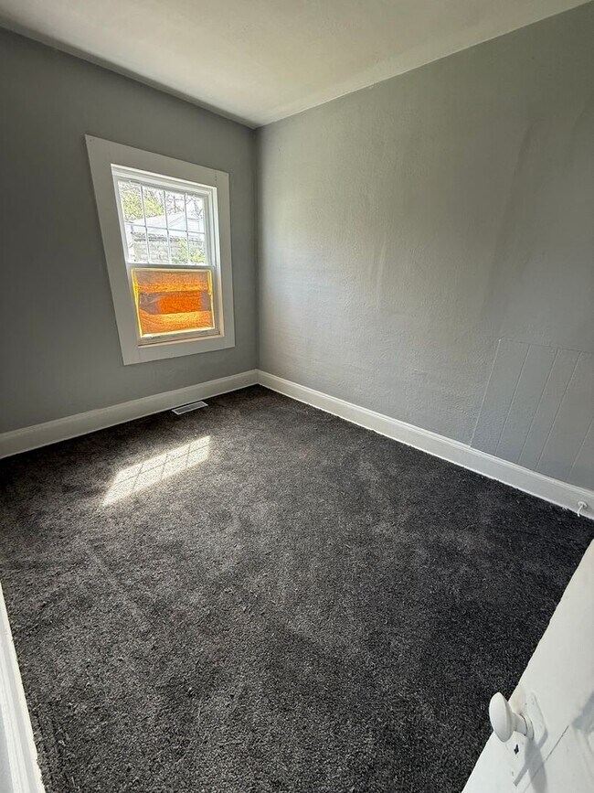 Building Photo - 3 Bed 1 Bath