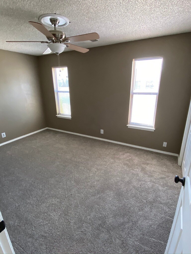 1st bedroom - 4528 Lanham St
