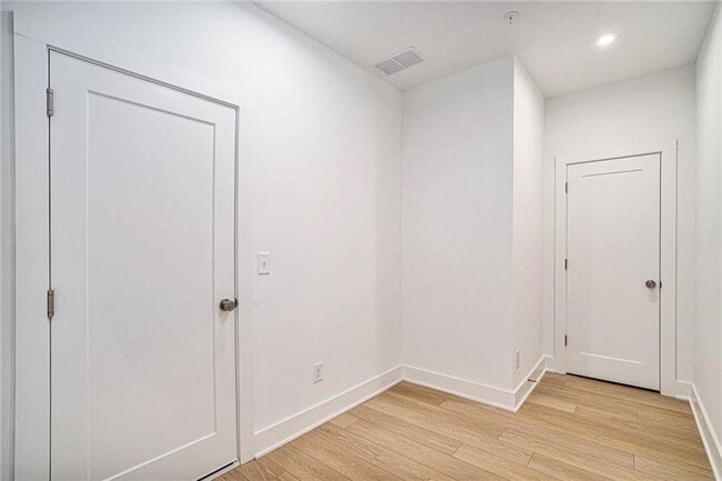 Building Photo - 1825 Gotham Ln NE