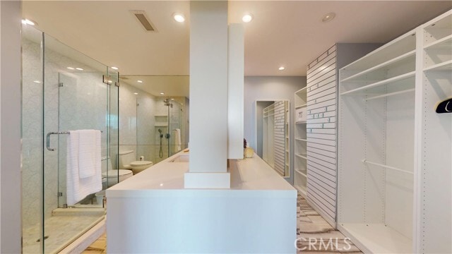 Building Photo - 818 N Doheny Dr