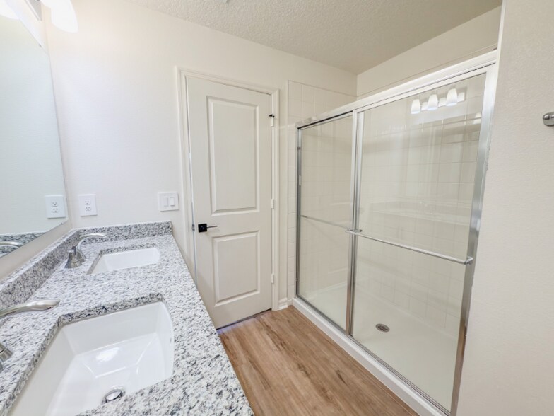 Building Photo - 9419 Westside Hls Dr