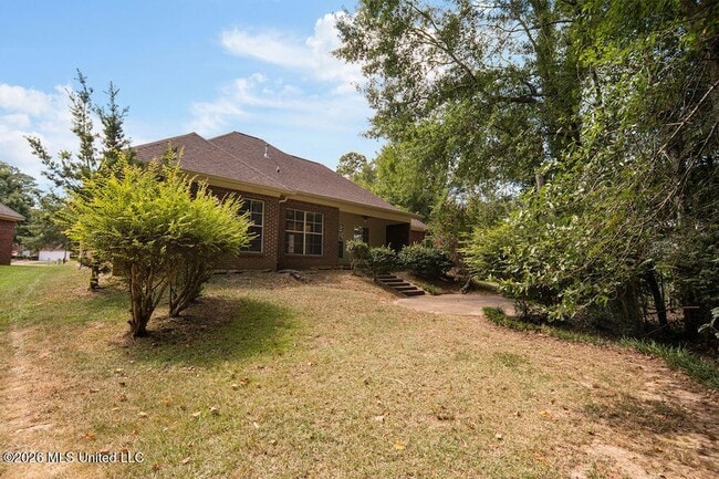 Building Photo - 102 Avery Forest