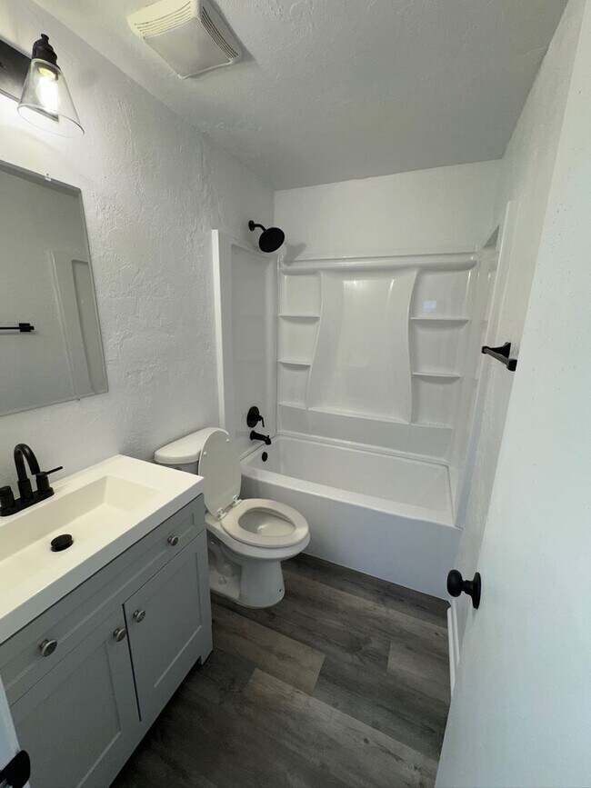 Building Photo - 1702 NE 71st St