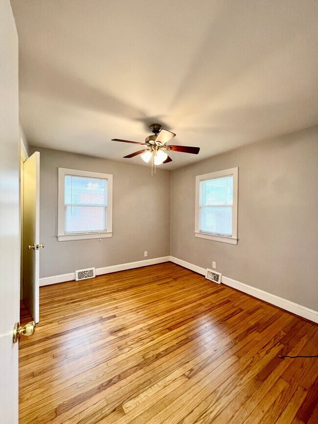Building Photo - 112 N Meade St
