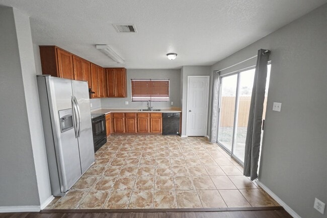 Building Photo - Spacious Cul-de-Sac Home with Greenbelt Privacy - Realtor Commission: $500